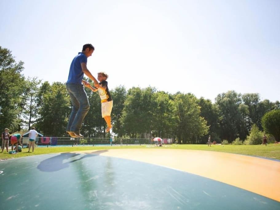 Vrijstaande Recreatiebungalow Met Slaapvide Posterholt 외부 사진